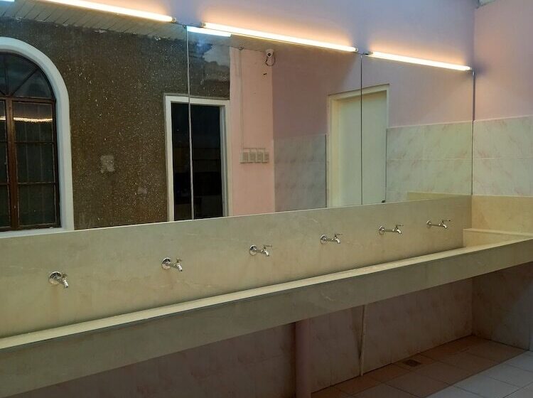 Vandrarhem Mang Ben Dormitory Kaliraya