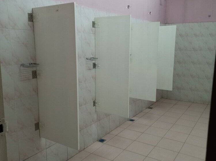 Vandrarhem Mang Ben Dormitory Kaliraya