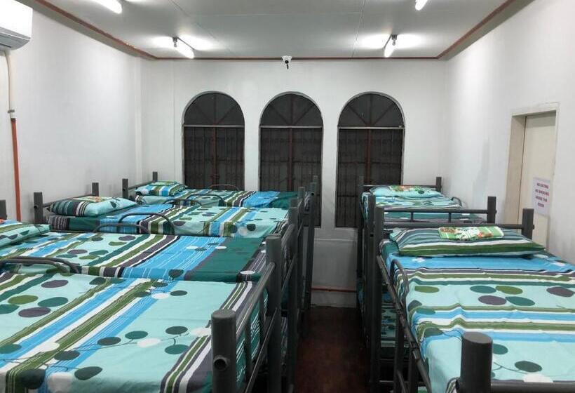 Vandrarhem Mang Ben Dormitory Kaliraya