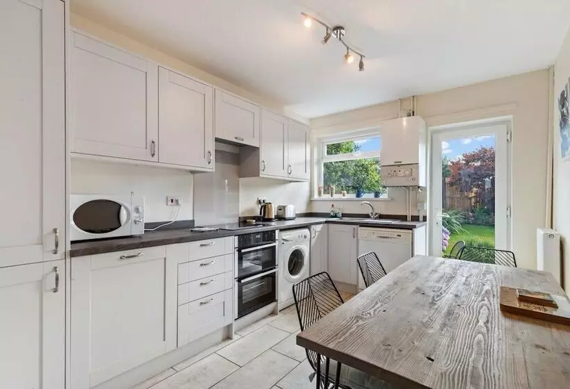 Ballyroan   Peaceful Dog Friendly Cottage