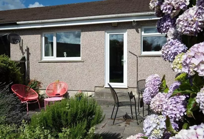 Ballyroan   Peaceful Dog Friendly Cottage