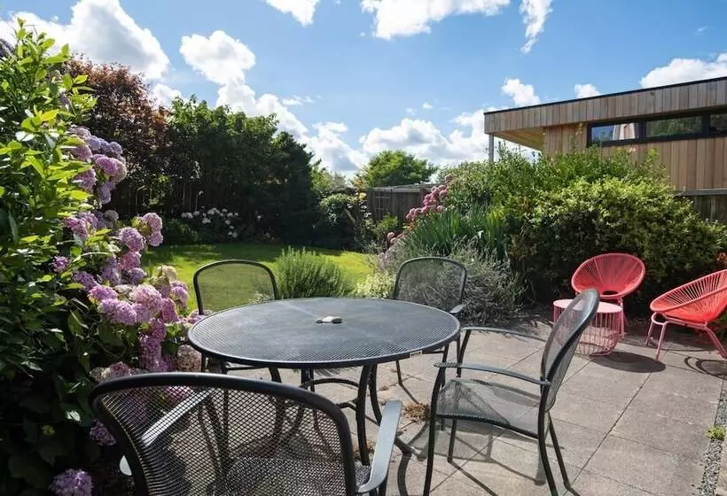 Ballyroan   Peaceful Dog Friendly Cottage