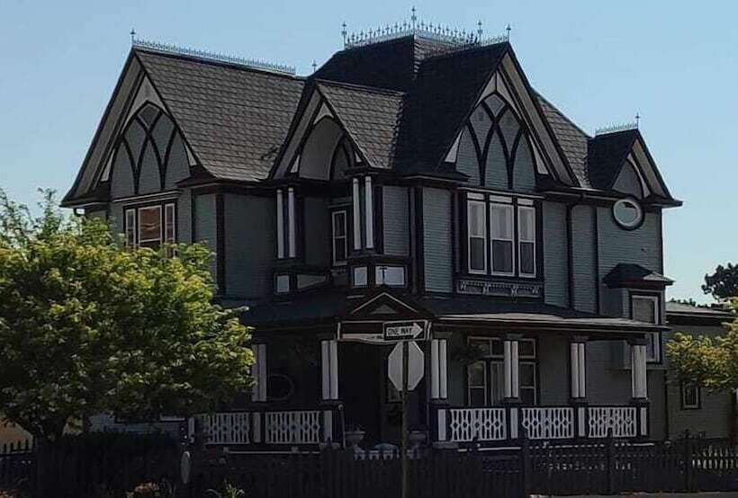 تختخواب و صبحانه The Bissing House