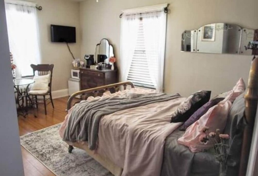 تختخواب و صبحانه The Bissing House