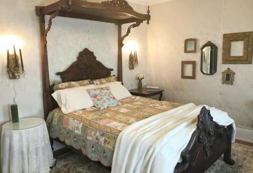 تختخواب و صبحانه The Bissing House