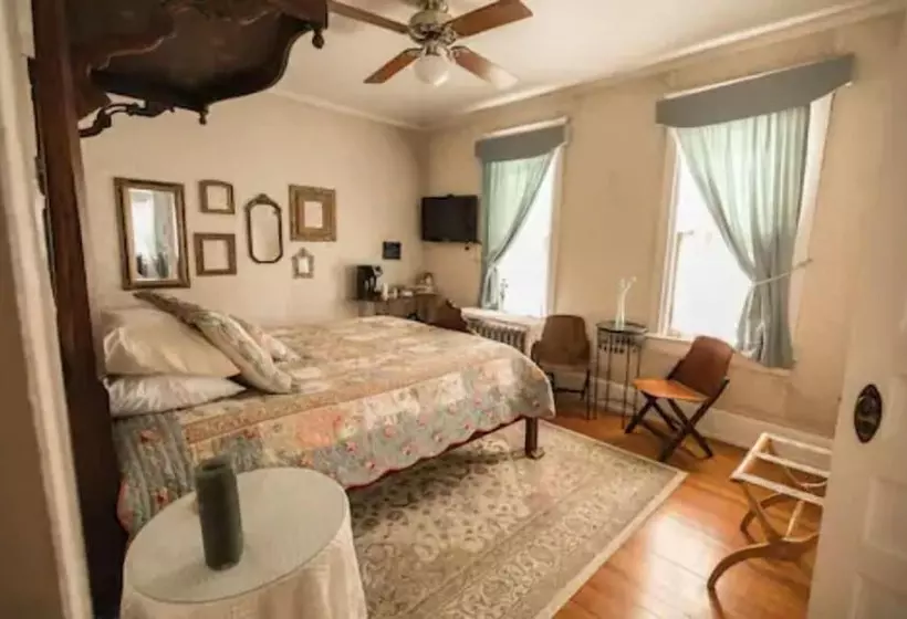 ベッドアンドブレックファースト The Bissing House