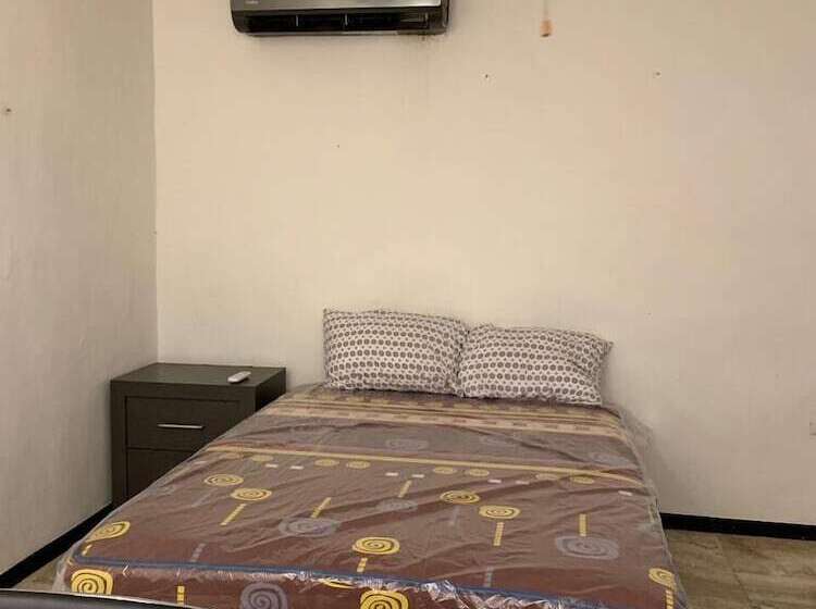 הוסטל Cancún Plaza Hotel & Hostal