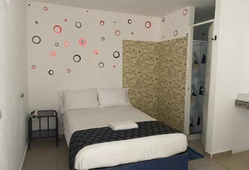 הוסטל Cancún Plaza Hotel & Hostal