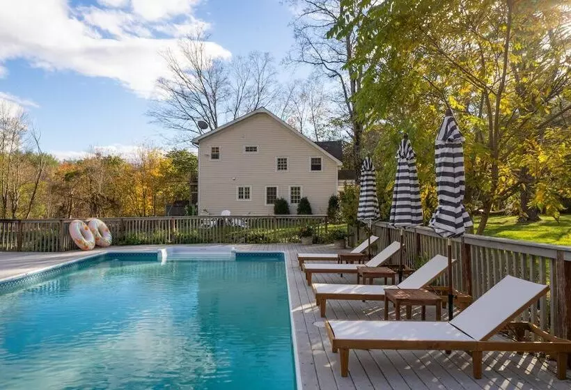 Cortland By Avantstay Charming Heritage Estate W/ Private Lake & Pool
