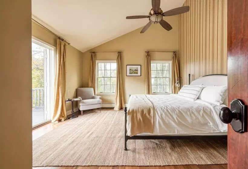 Cortland By Avantstay Charming Heritage Estate W/ Private Lake & Pool