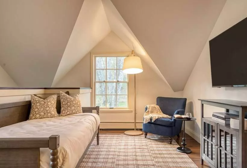 Cortland By Avantstay Charming Heritage Estate W/ Private Lake & Pool