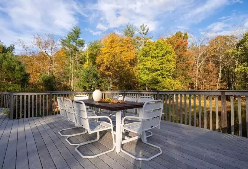 Cortland By Avantstay Charming Heritage Estate W/ Private Lake & Pool