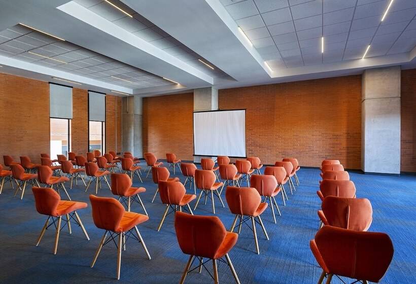 Отель Aloft Guadalajara Sur