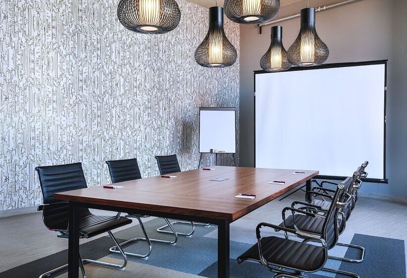 Отель Aloft Guadalajara Sur