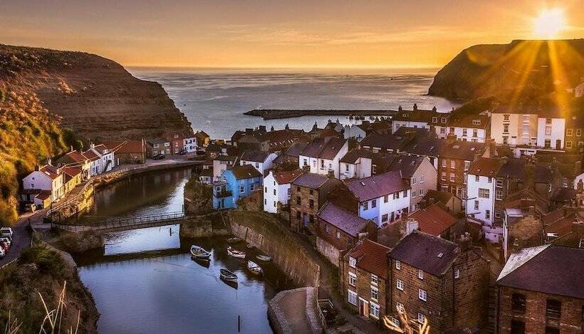5m Xl Bell Tent With Log Burner, Near Whitby