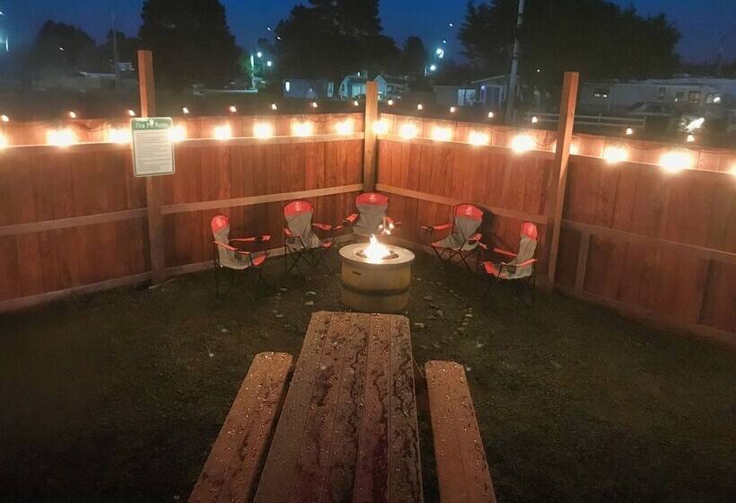 Мотель The Fireside Inn