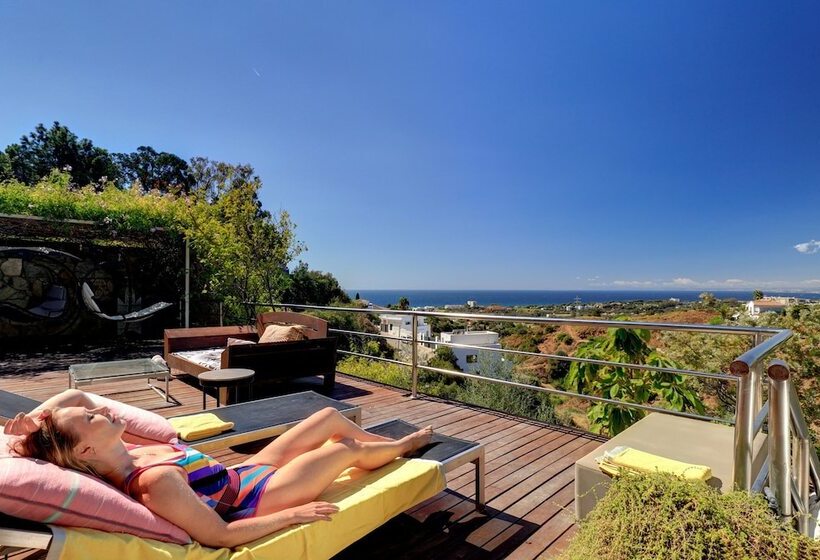 פנסיון Marbella Boutique Art