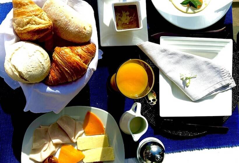 פנסיון Marbella Boutique Art