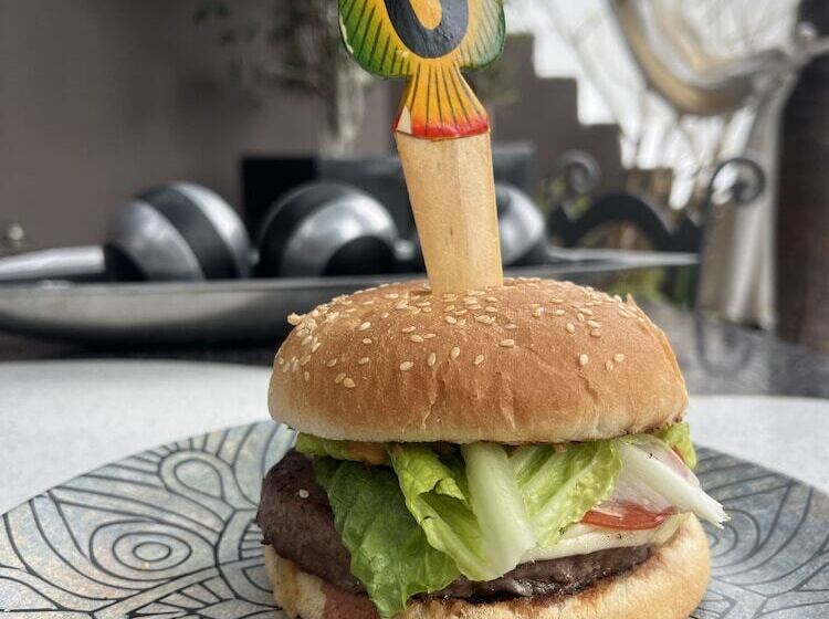 פנסיון Marbella Boutique Art