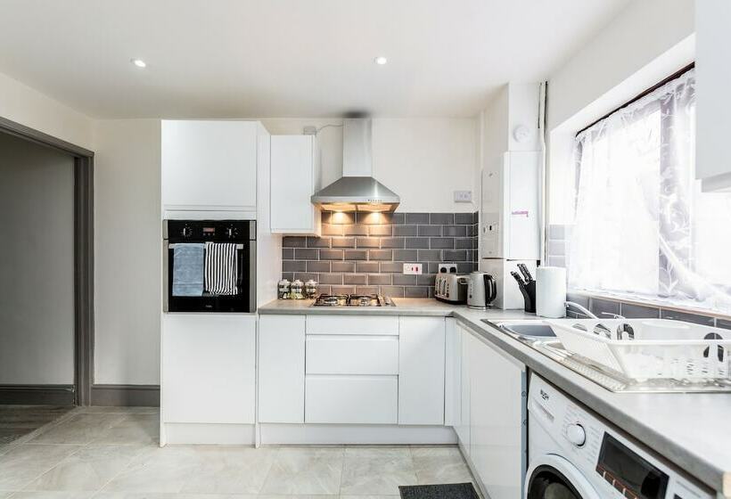 레지던스 Cosy 2 Bed House! Dagenham! Free Parking