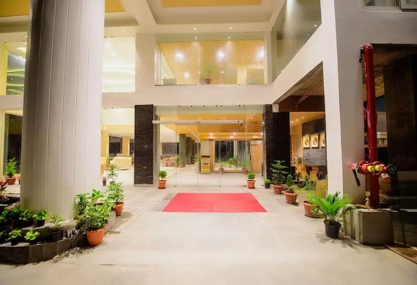 リゾートホテル Naturevilas Sarovar Premiere Manali