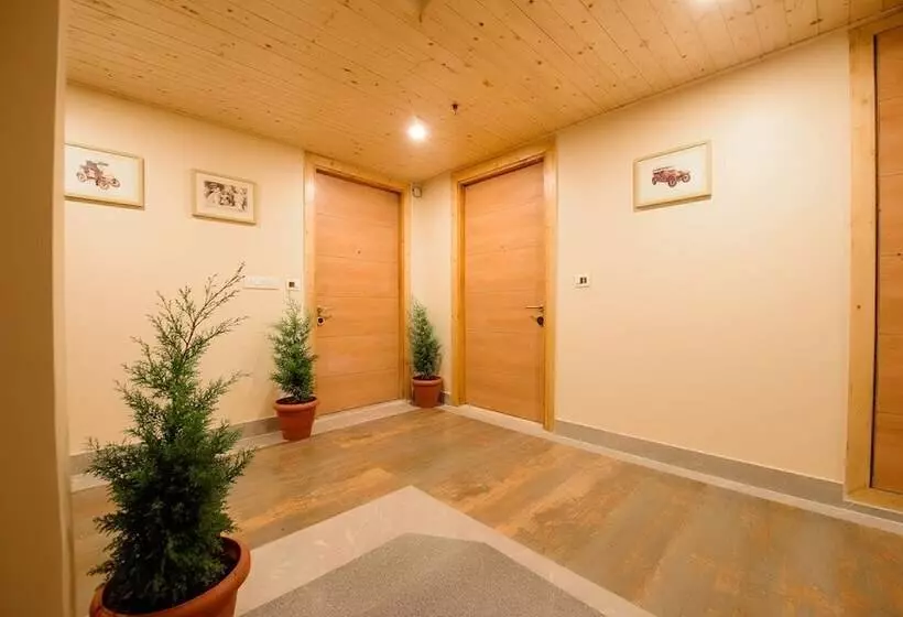 リゾートホテル Naturevilas Sarovar Premiere Manali