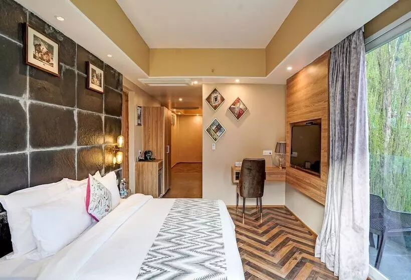 リゾートホテル Naturevilas Sarovar Premiere Manali