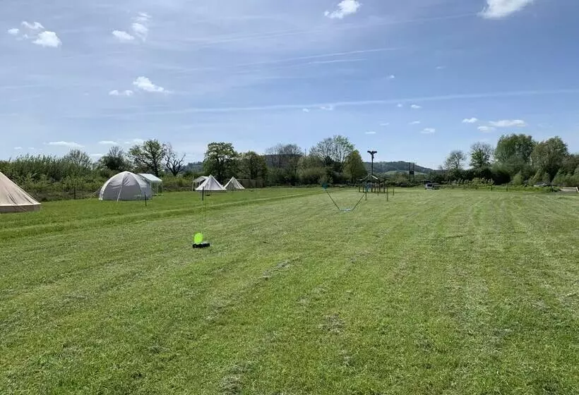 Stunning 5 Bed Cabin In Ashton Under Hill