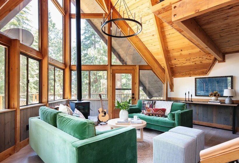 Timberline By Avantstay Stunning Chalet Cabin W/ Hot Tub, Pool Table & Home Theater!