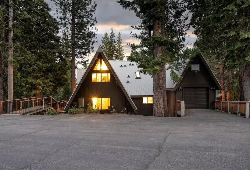 Timberline By Avantstay Stunning Chalet Cabin W/ Hot Tub, Pool Table & Home Theater!