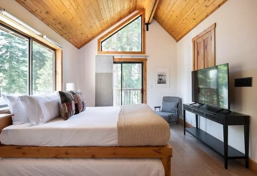 Timberline By Avantstay Stunning Chalet Cabin W/ Hot Tub, Pool Table & Home Theater!