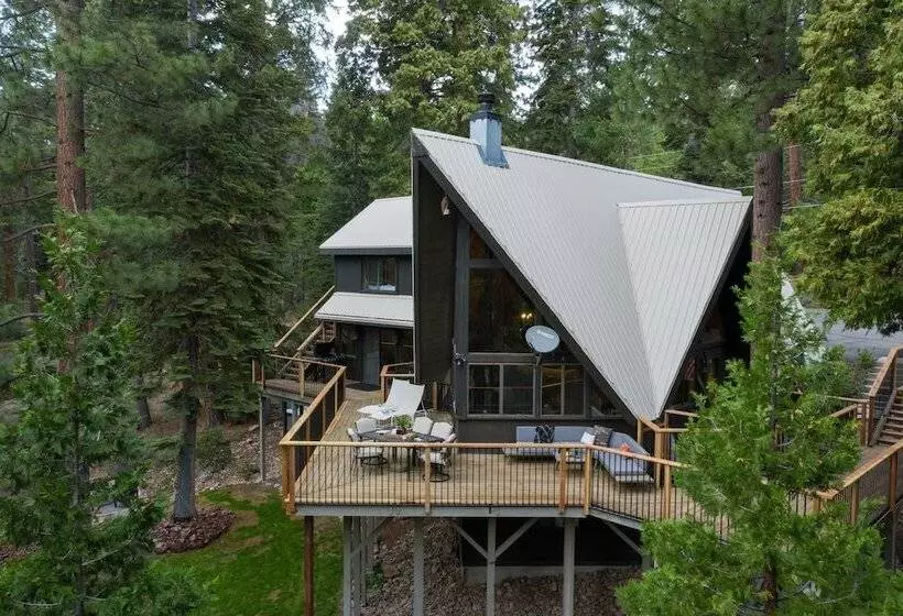 Timberline By Avantstay Stunning Chalet Cabin W/ Hot Tub, Pool Table & Home Theater!