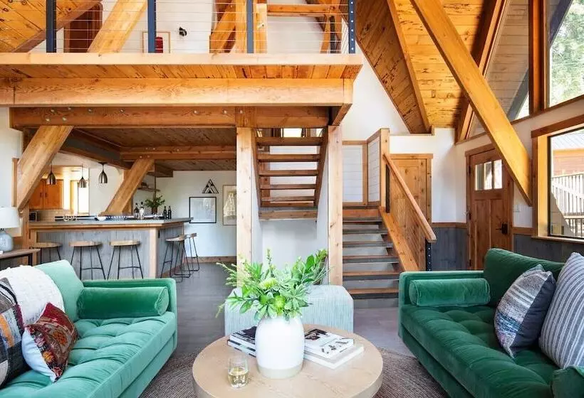 Timberline By Avantstay Stunning Chalet Cabin W/ Hot Tub, Pool Table & Home Theater!