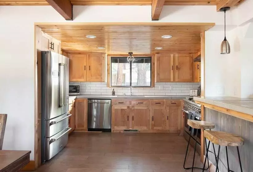 Timberline By Avantstay Stunning Chalet Cabin W/ Hot Tub, Pool Table & Home Theater!