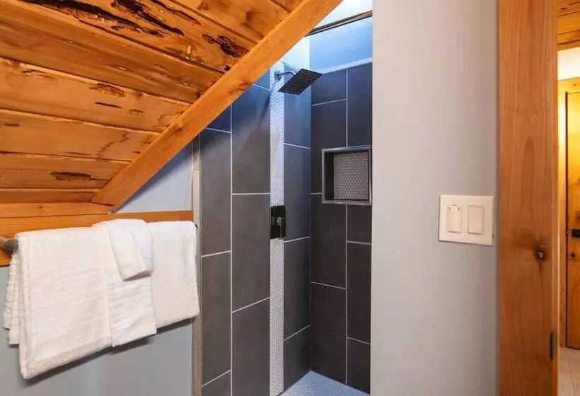 Timberline By Avantstay Stunning Chalet Cabin W/ Hot Tub, Pool Table & Home Theater!