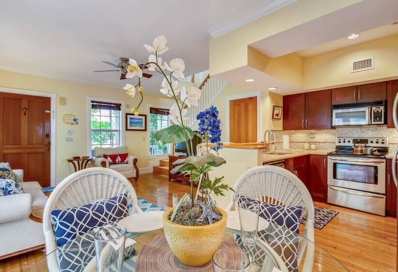 Tumi S Time Out By Avantstay Heart Of Old Town W/ Shared Pool Month Long Stays Only