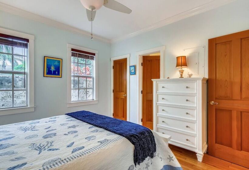 Tumi S Time Out By Avantstay Heart Of Old Town W/ Shared Pool Month Long Stays Only