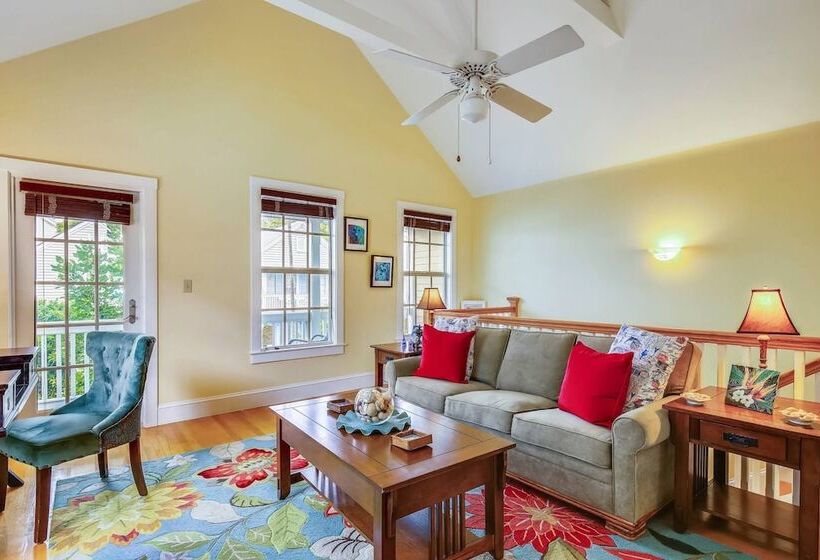 Tumi S Time Out By Avantstay Heart Of Old Town W/ Shared Pool Month Long Stays Only