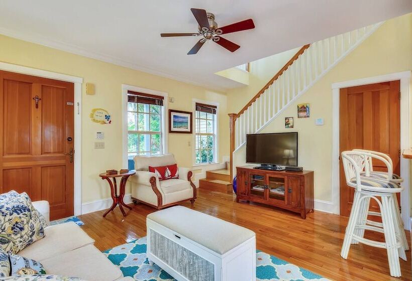 Tumi S Time Out By Avantstay Heart Of Old Town W/ Shared Pool Month Long Stays Only