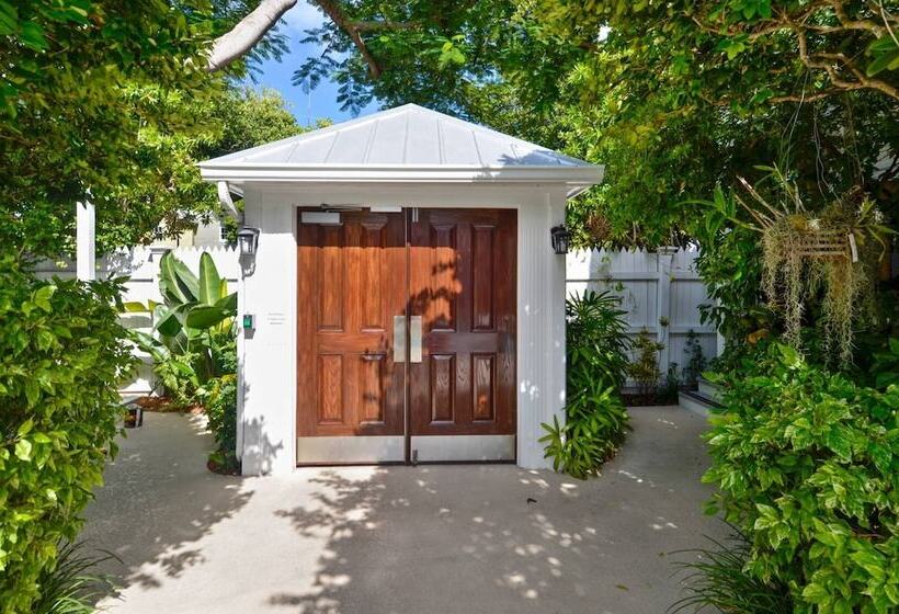 Tumi S Time Out By Avantstay Heart Of Old Town W/ Shared Pool Month Long Stays Only