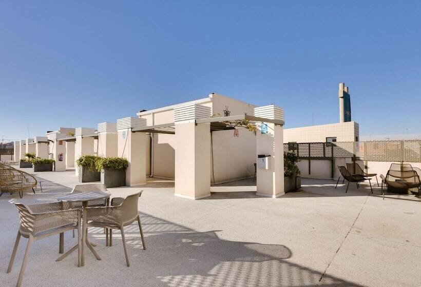 هاستل Livensa Living Studios Valencia Marina Real