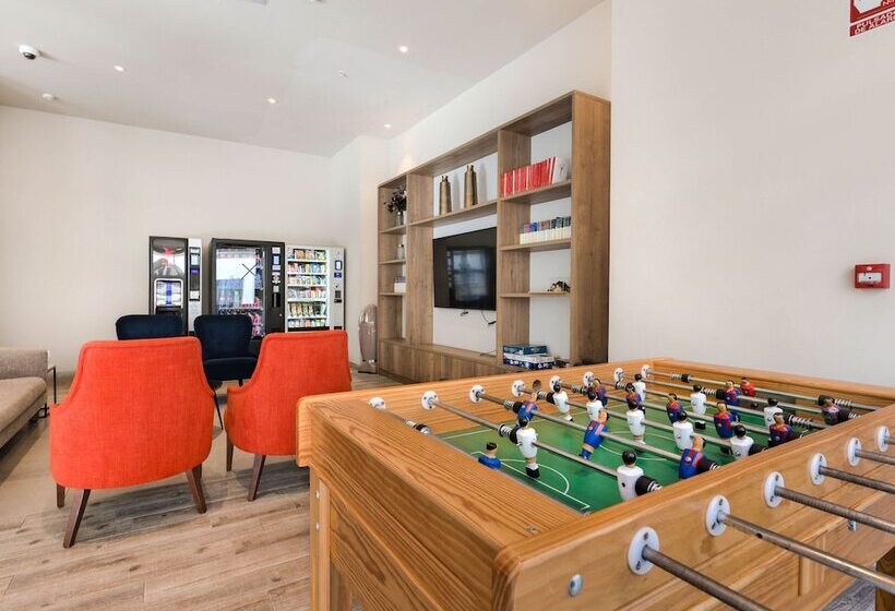 هاستل Livensa Living Studios Valencia Marina Real