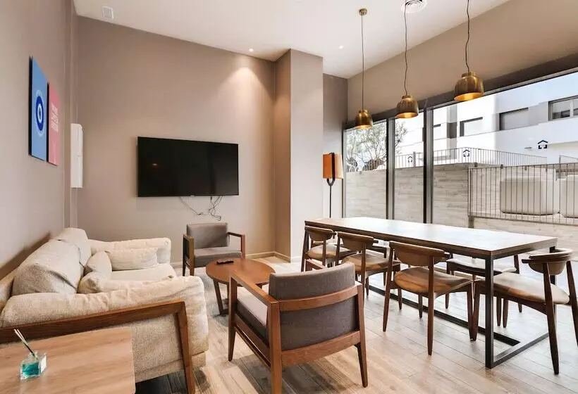 هاستل Livensa Living Studios Valencia Marina Real