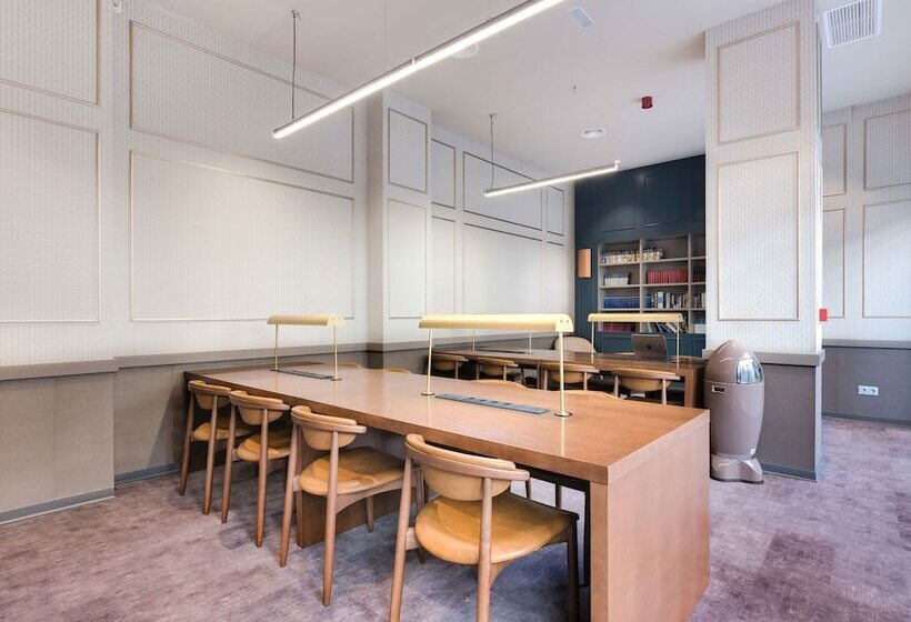 هاستل Livensa Living Studios Valencia Marina Real