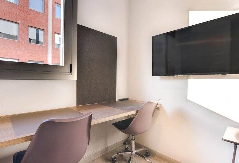 هاستل Livensa Living Studios Valencia Marina Real