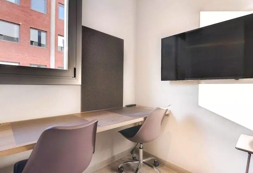 هاستل Livensa Living Studios Valencia Marina Real