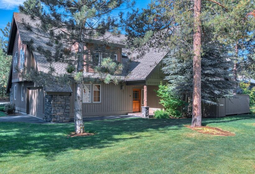 Aquila Lodge   Unit 15