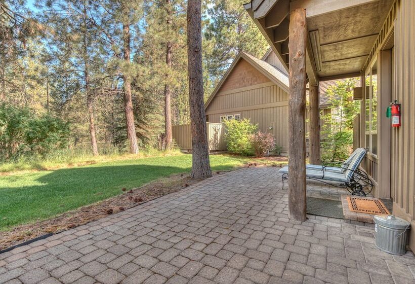 Aquila Lodge   Unit 15