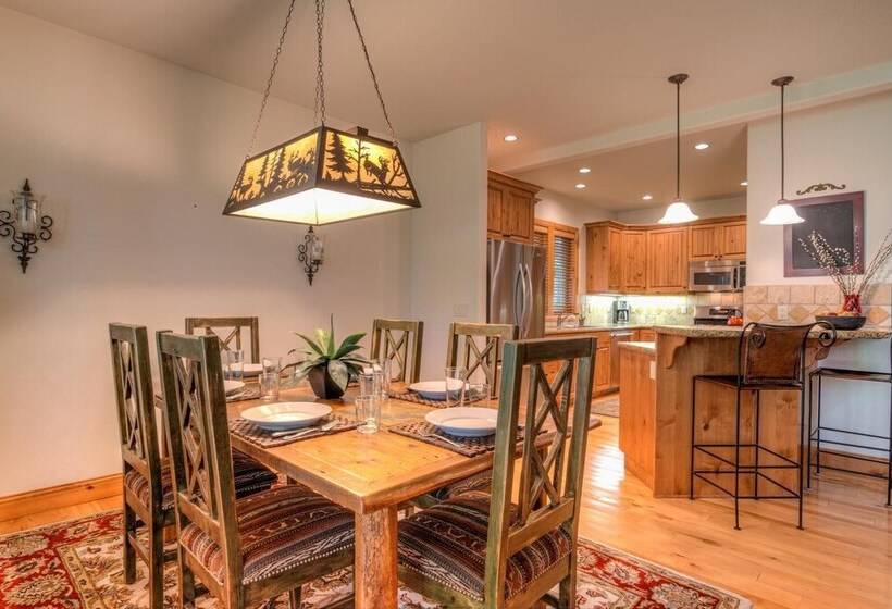 Aquila Lodge   Unit 15