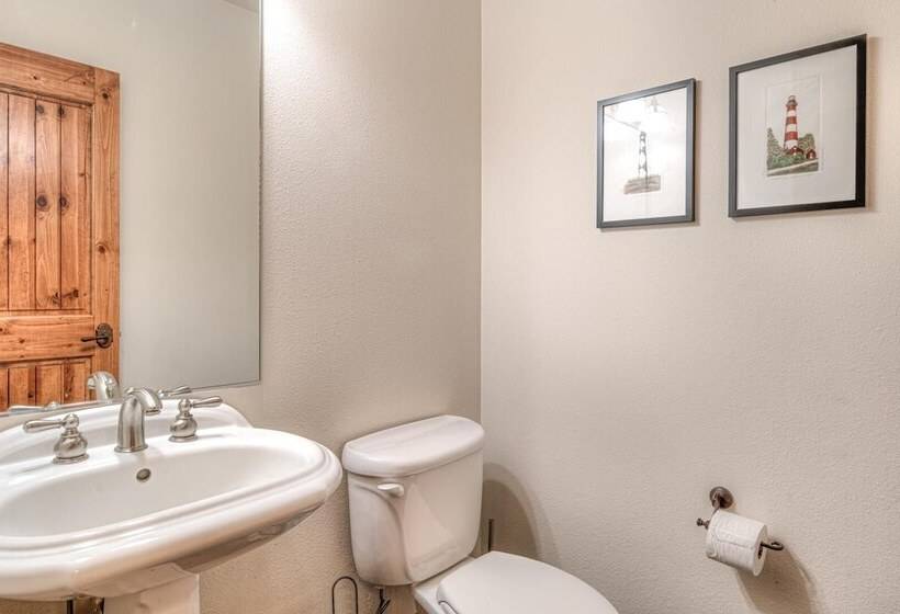 Aquila Lodge   Unit 15